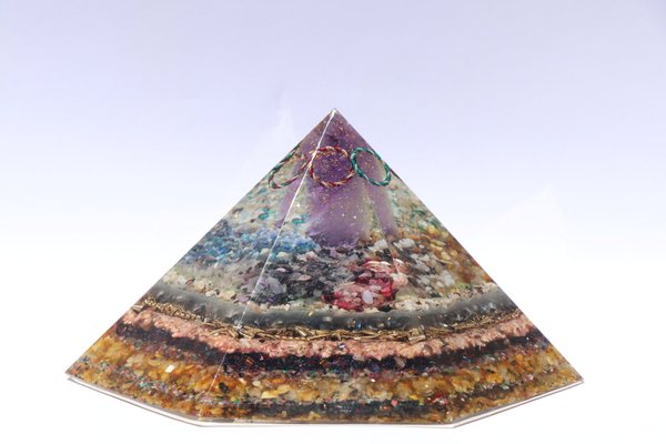 Orgonitpyramide 7-seitig "Gerechtigkeit und inneren Frieden"