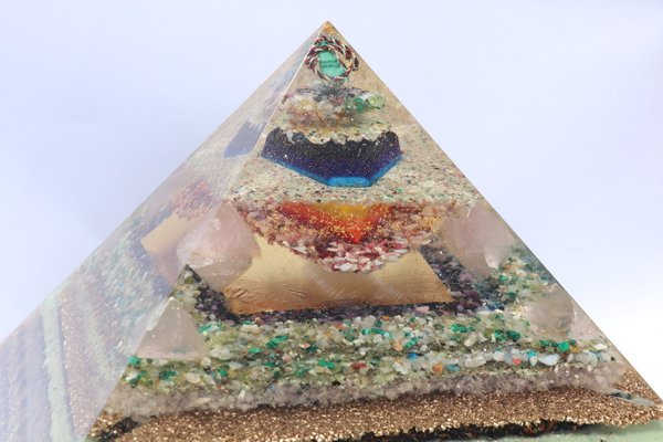 Mega - Orgonitpyramide "Universal Love"